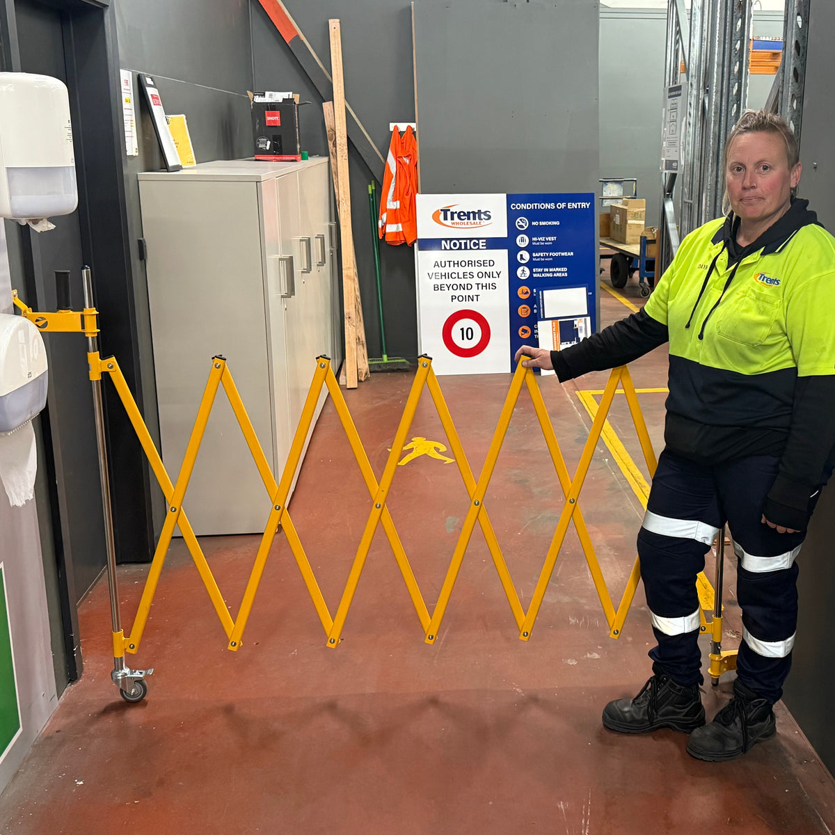 Expanding Barrier - 1000mm High (internal / Dry Use Only)
